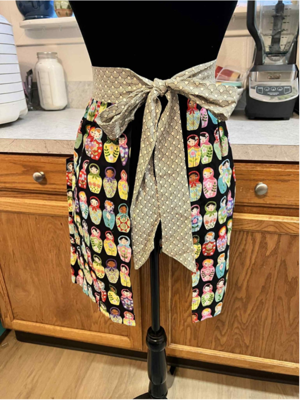 Handmade Apron Matryoshka Nesting Doll Print Kitchen Apron M/L NEW Pockets - Picture 3 of 3